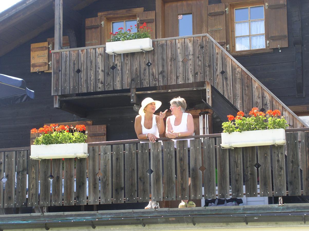 Rosswald 瓦莱阿尔卑斯风格格鲁鹏豪斯旅舍旅舍 外观 照片